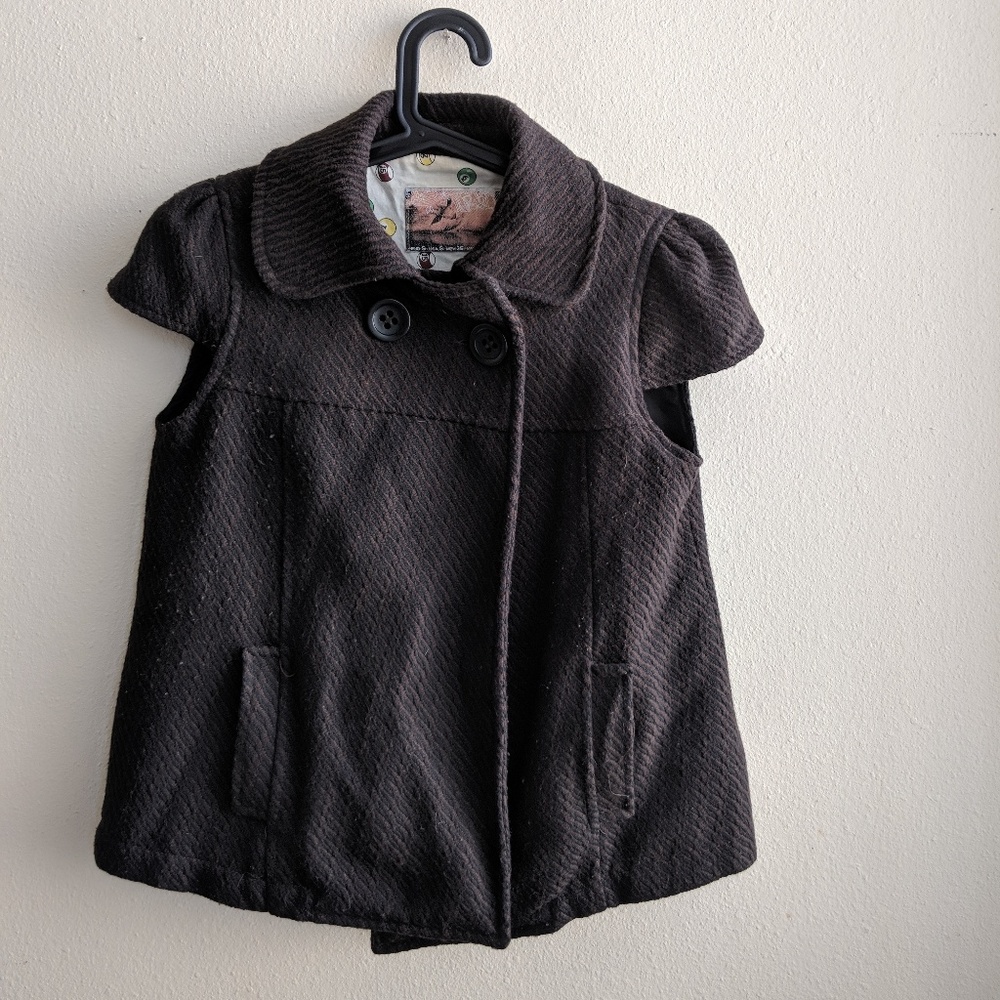 Sleeveless jacket